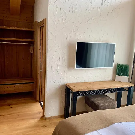 Izijasna & Διαμέρισμα *