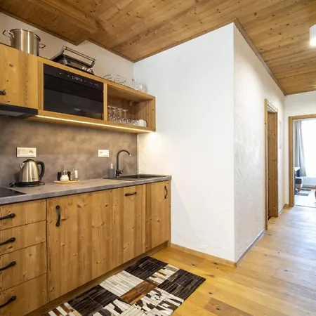 Izijasna & Διαμέρισμα