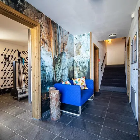 Izijasna & Διαμέρισμα